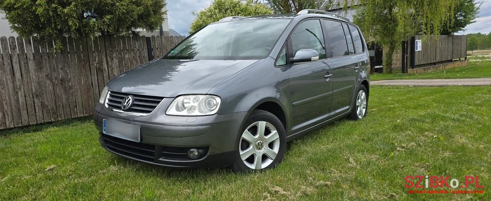 2004' Volkswagen Touran 2.0 Fsi Highline photo #1