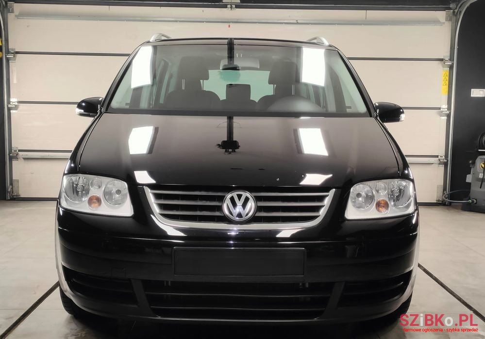 2007' Volkswagen Touran 2.0 Fsi Highline photo #5