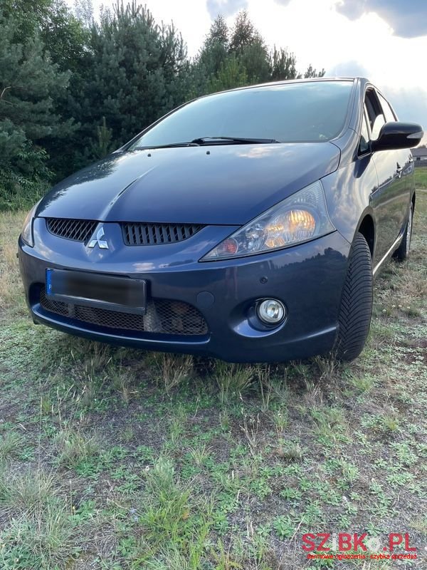 2006' Mitsubishi Grandis photo #6