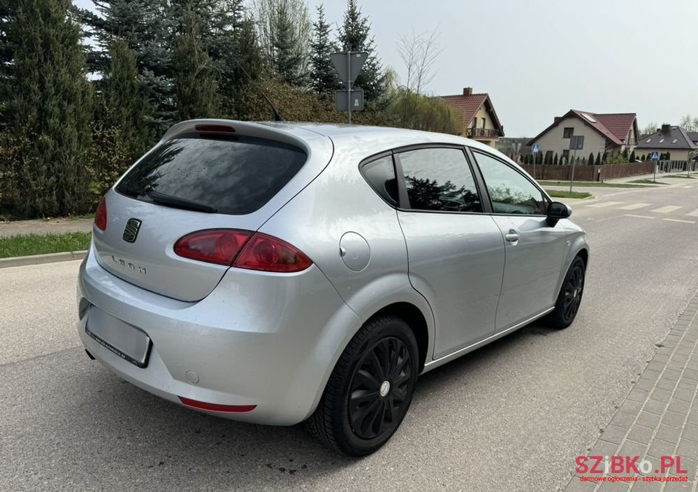 2007' SEAT Leon photo #2