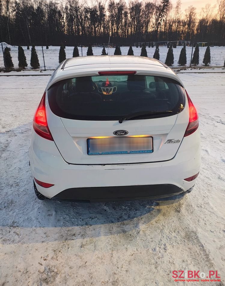 2011' Ford Fiesta photo #3