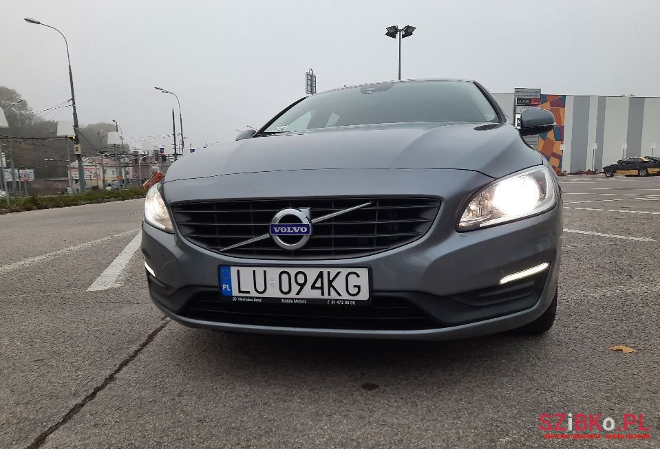2016' Volvo V60 photo #2