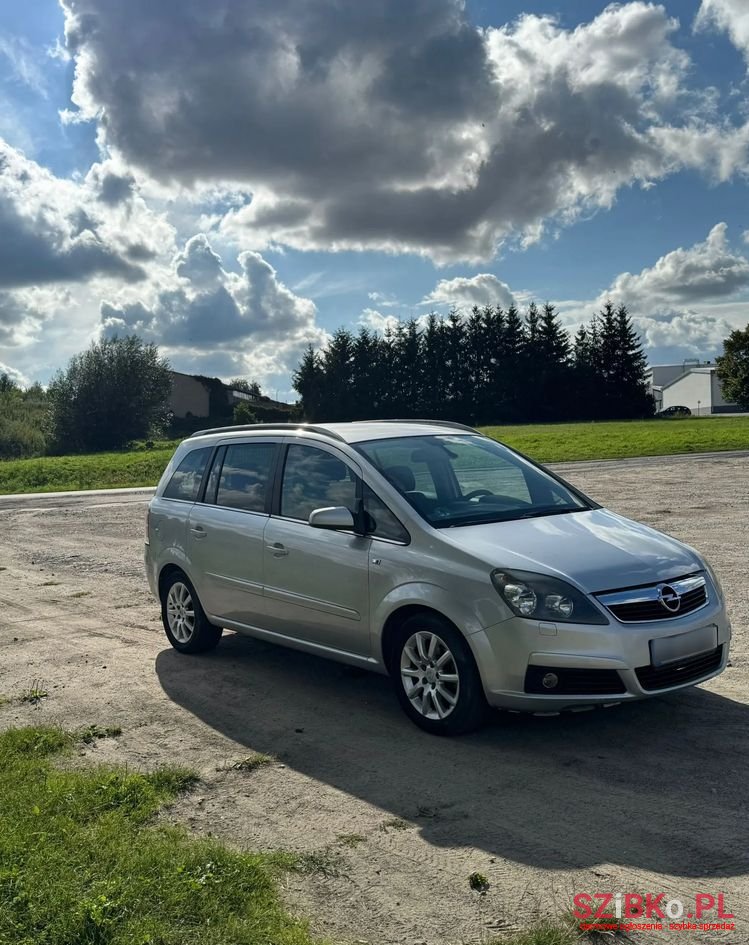 2005' Opel Zafira 1.8 16V Elegance photo #1