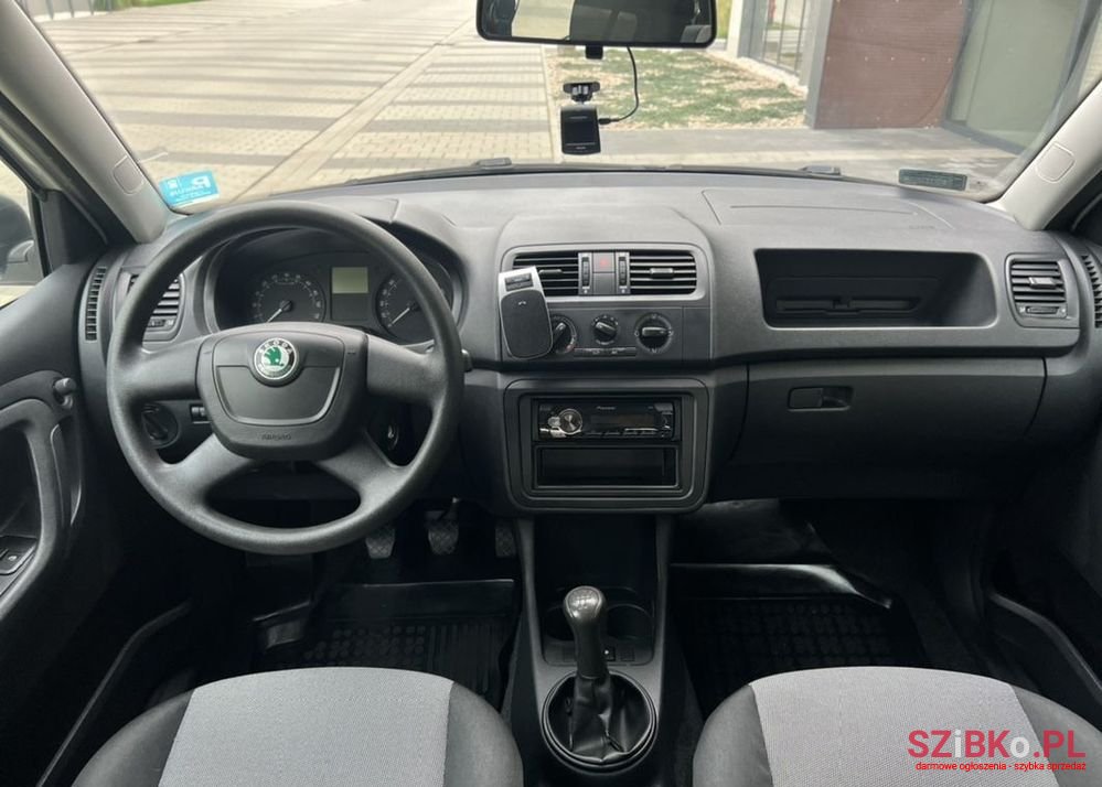 2011' Skoda Fabia photo #5