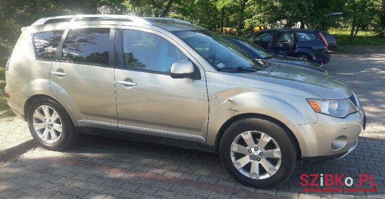 2007' Mitsubishi Outlander photo #1