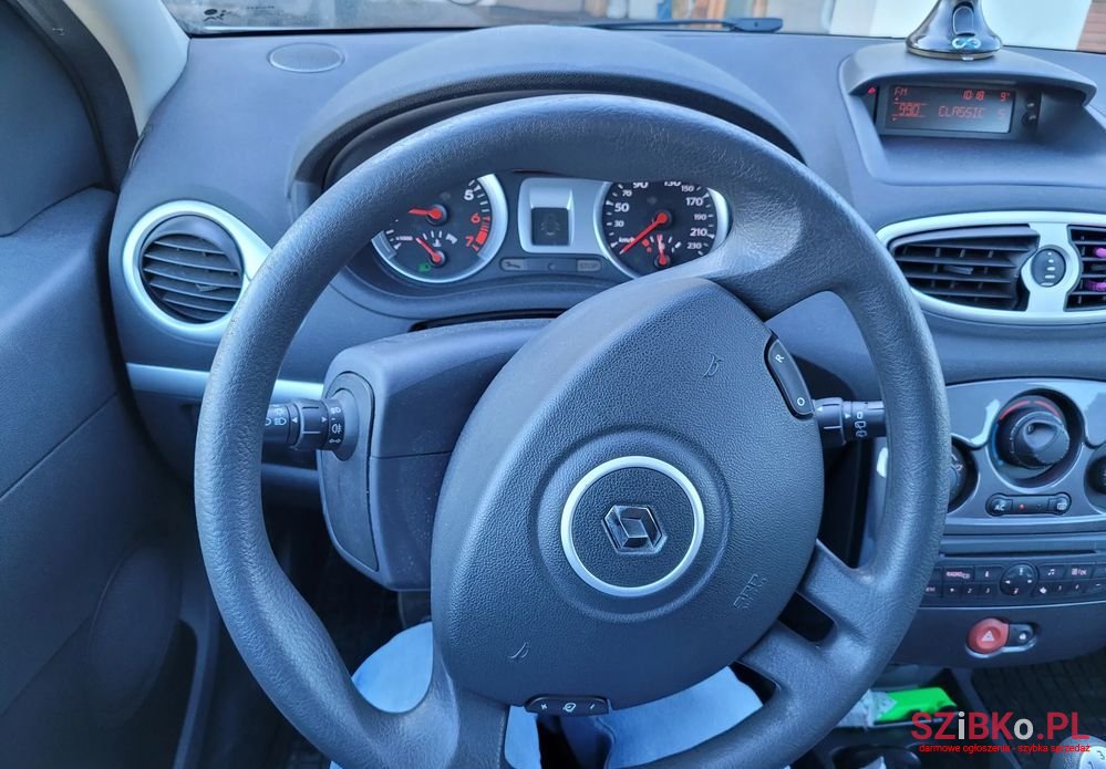 2012' Renault Clio photo #6