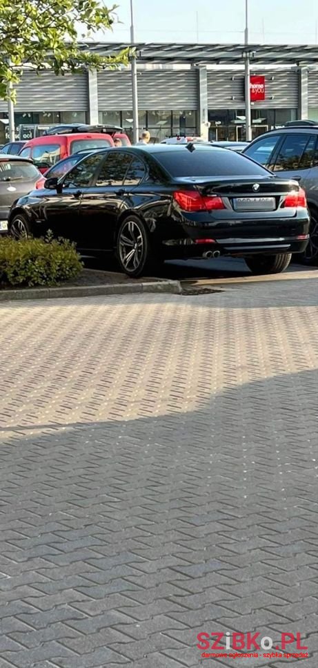 2009' BMW 7 Series 730D photo #5