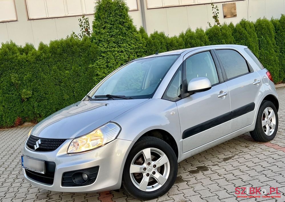 2011' Suzuki SX4 1.6 Premium photo #2