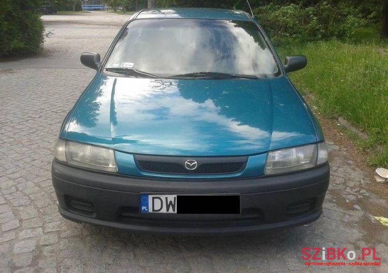 2000' Mazda 323 photo #2