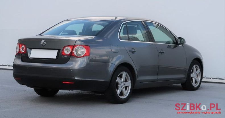 2005' Volkswagen Jetta photo #4