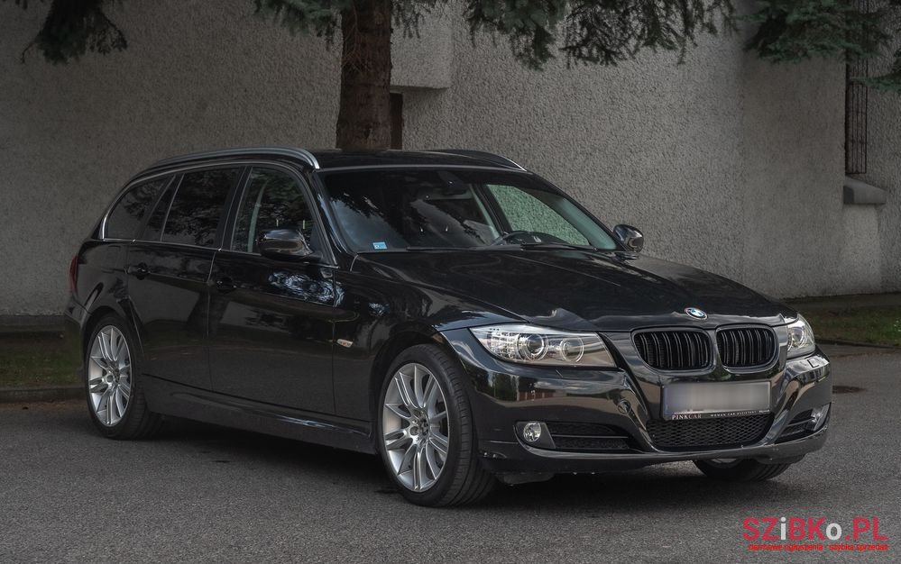 2010' BMW 3 Series photo #3