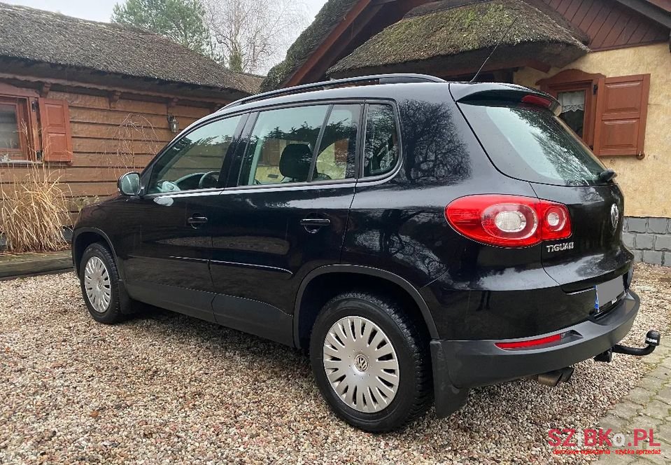 2011' Volkswagen Tiguan photo #3