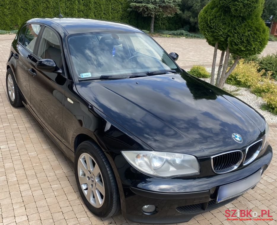 2004' BMW 1 Series 116I photo #1