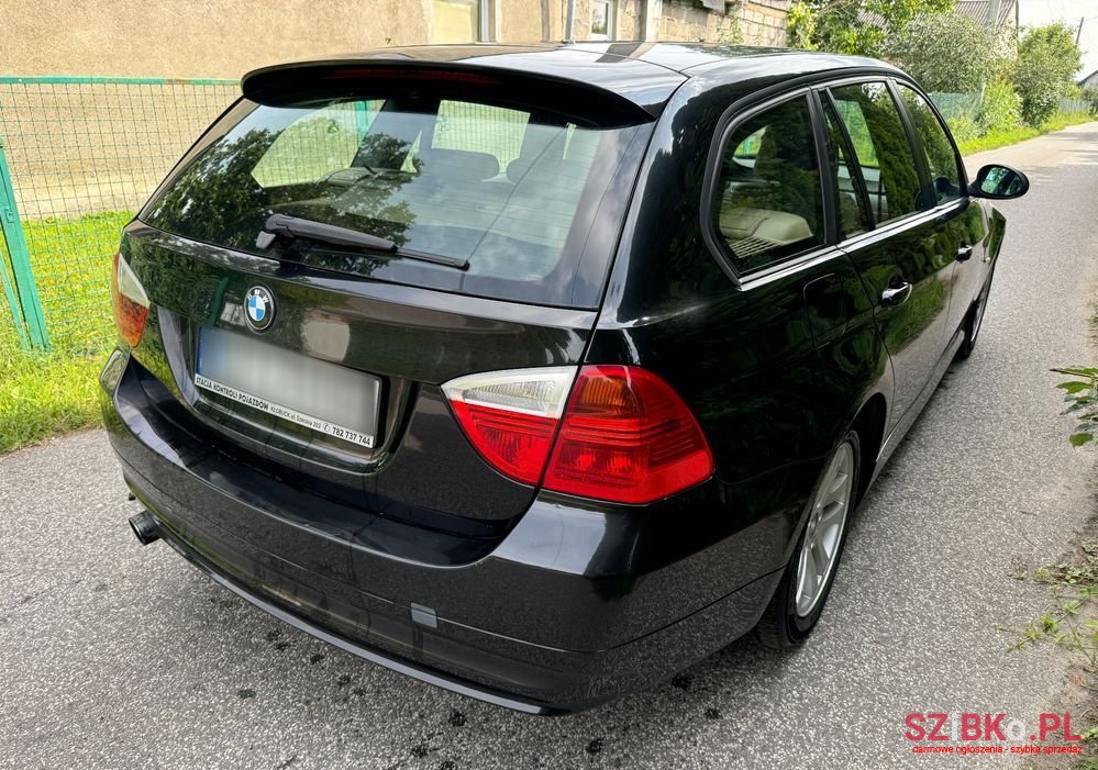 2005' BMW 3 Series 320I Touring photo #3