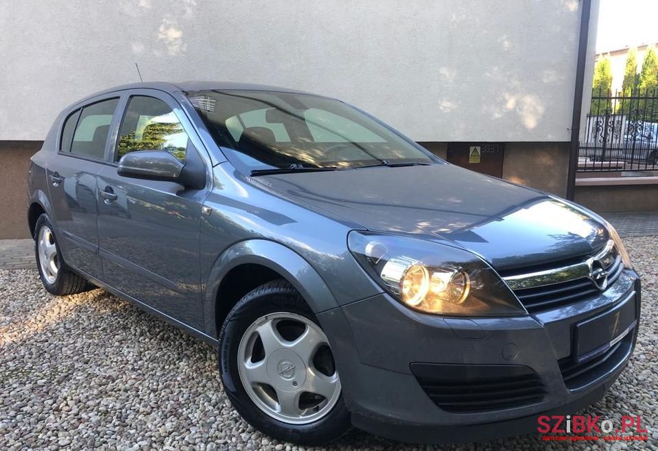2008' Opel Astra photo #1