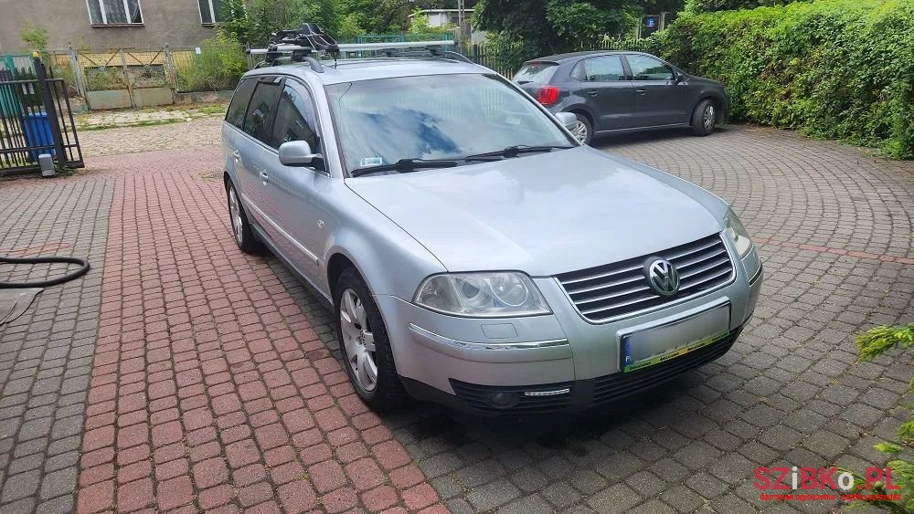 2001' Volkswagen Passat photo #2