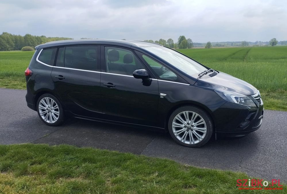 2015' Opel Zafira photo #1