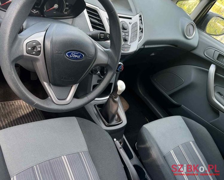 2010' Ford Fiesta photo #6