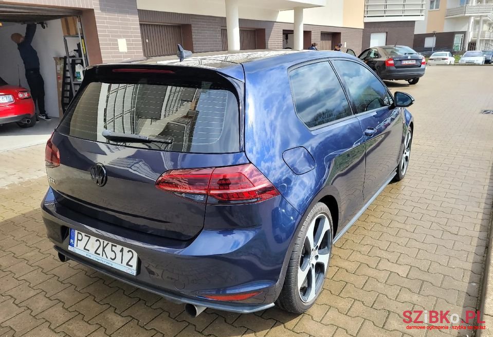 2015' Volkswagen Golf photo #3