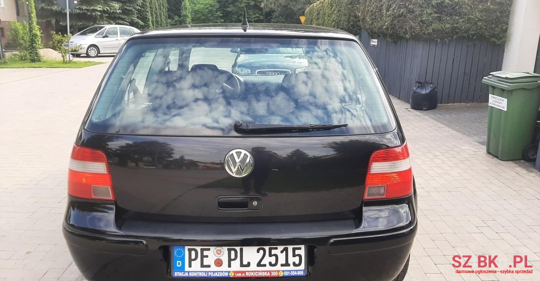 2003' Volkswagen Golf photo #4