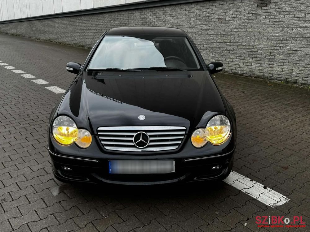 2006' Mercedes-Benz C-Class photo #2