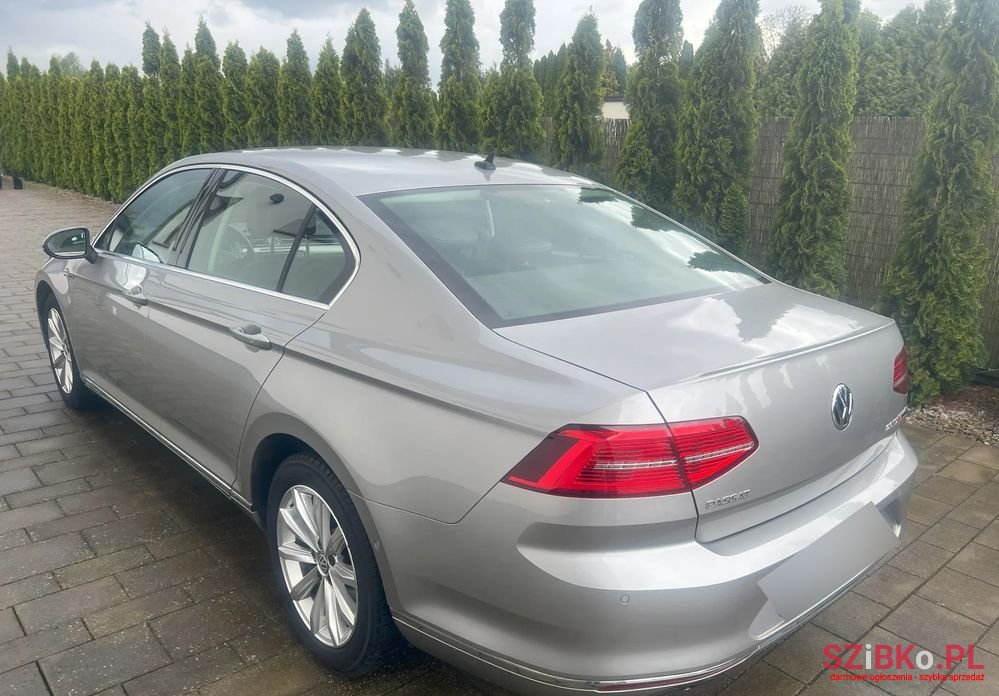 2015' Volkswagen Passat photo #4