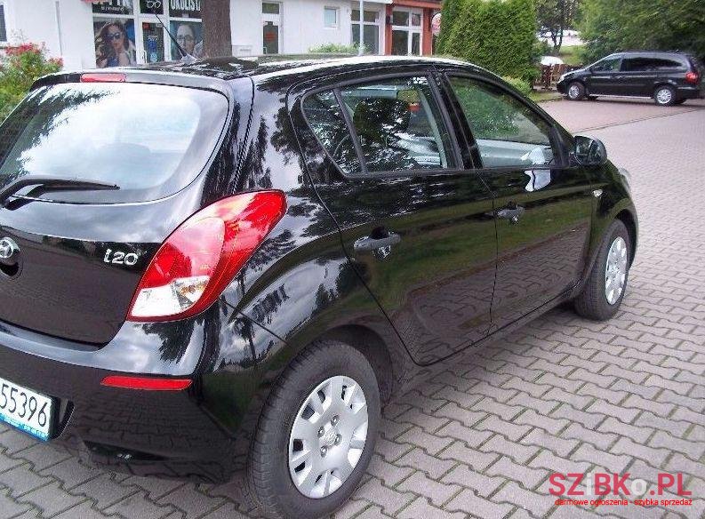 2014' Hyundai i 20 photo #2