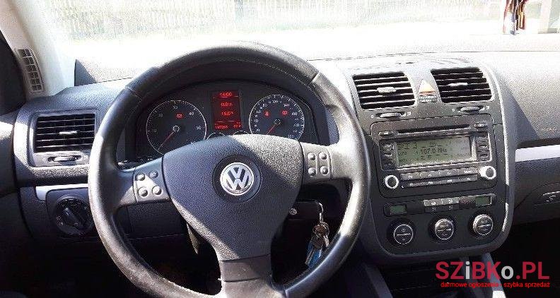2006' Volkswagen Golf photo #2