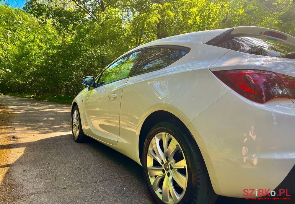 2013' Opel Astra photo #5