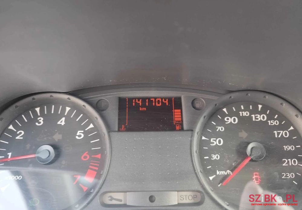 2010' Renault Clio photo #2