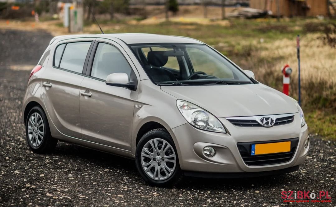 2010' Hyundai i20 photo #1