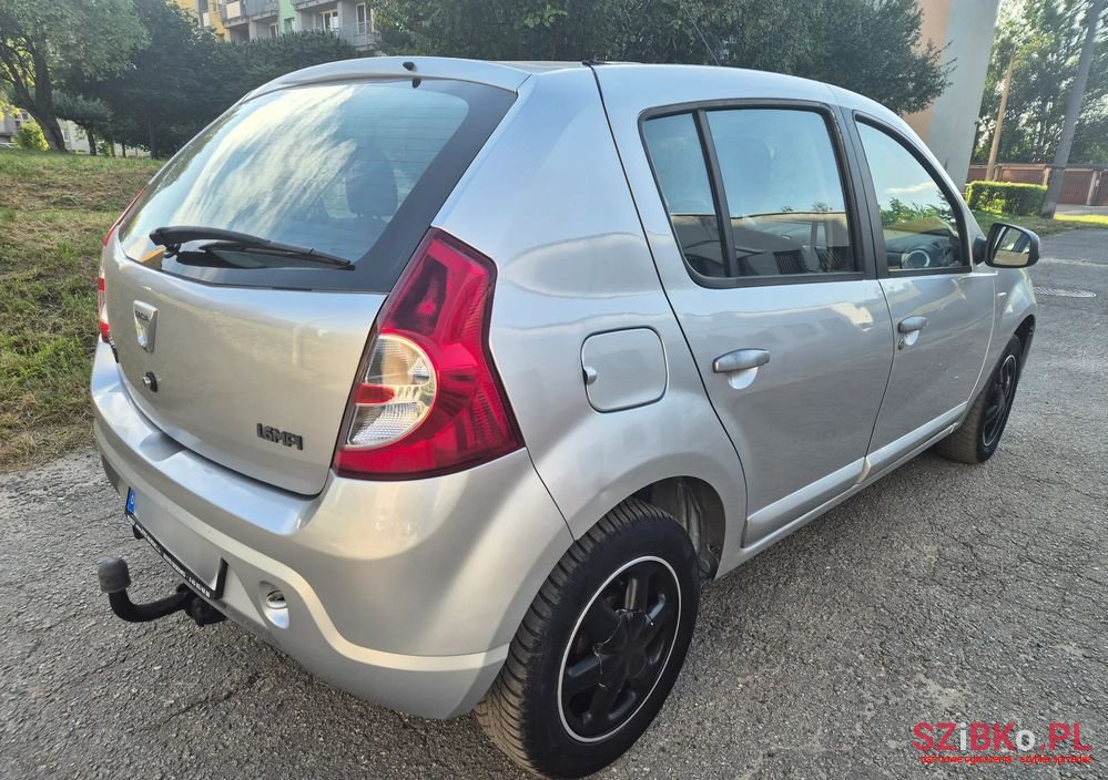 2009' Dacia Sandero photo #5