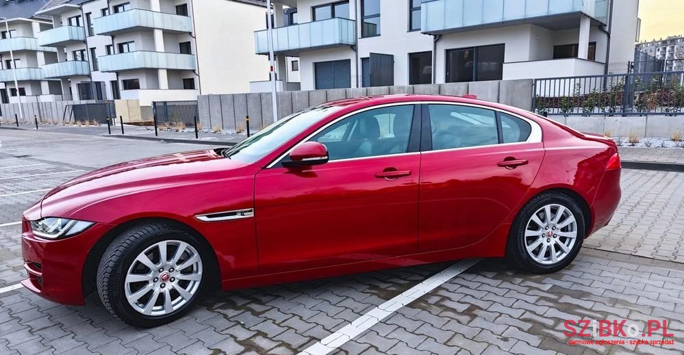 2017' Jaguar XE 2.0 T Prestige photo #3