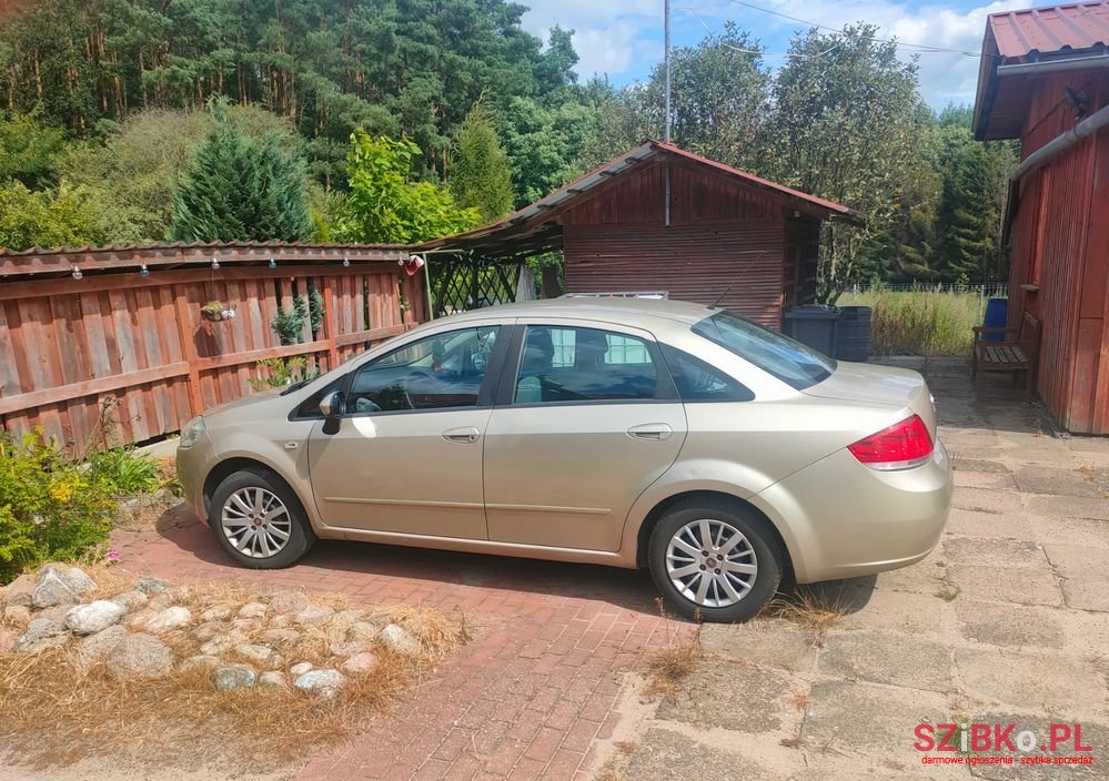 2011' Fiat Linea 1.4 Fresh photo #1