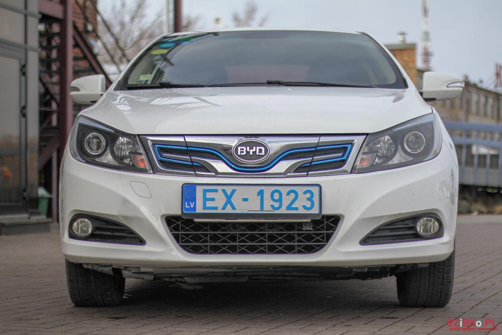 2017' BYD E5 photo #6