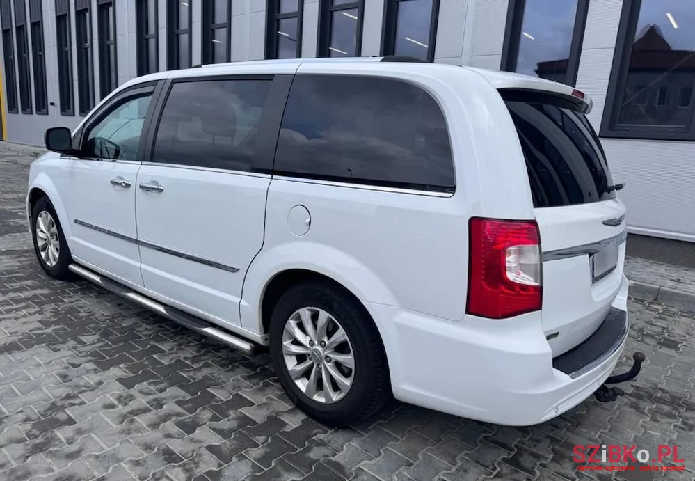 2015' Chrysler Town & Country 3.6 Limited photo #3