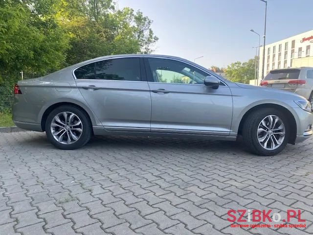 2017' Volkswagen Passat photo #5