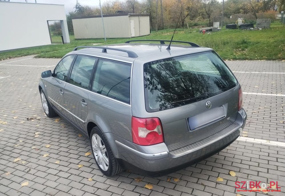 2002' Volkswagen Passat photo #4