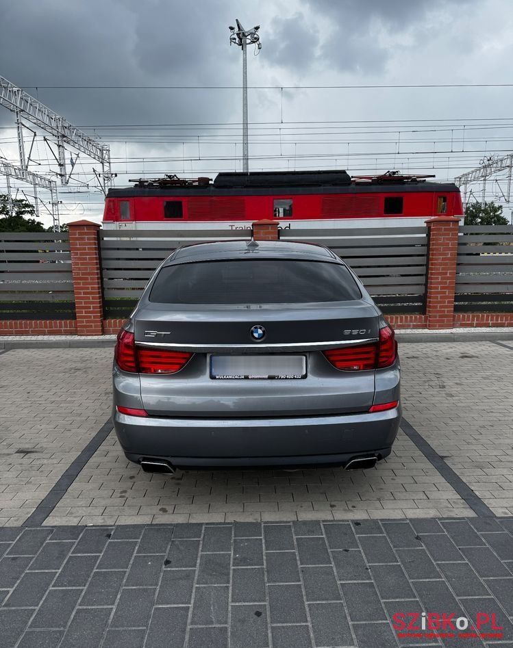 2009' BMW 5 Series 550I photo #6