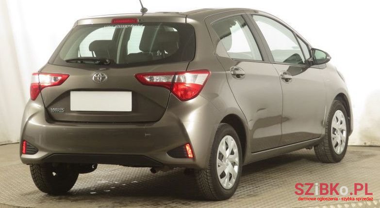 2017' Toyota Yaris photo #3