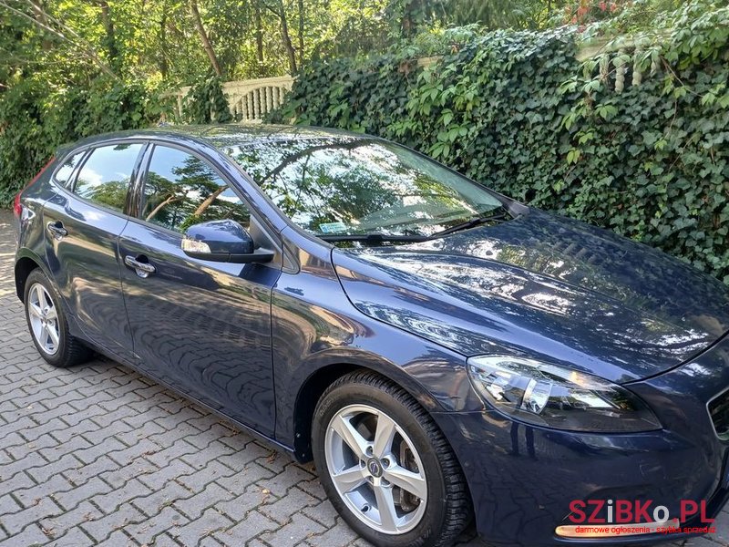 2015' Volvo V40 D3 Momentum photo #5