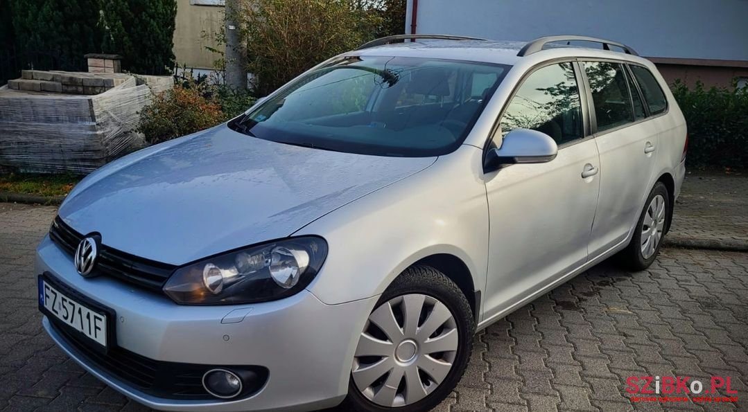 2011' Volkswagen Golf photo #1