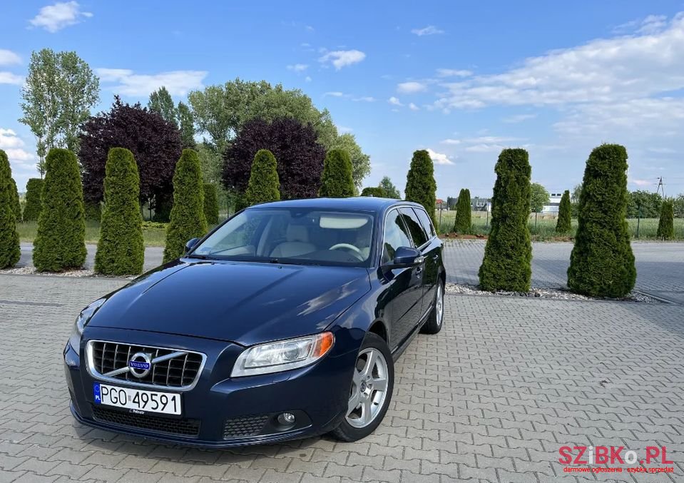 2010' Volvo V70 photo #1