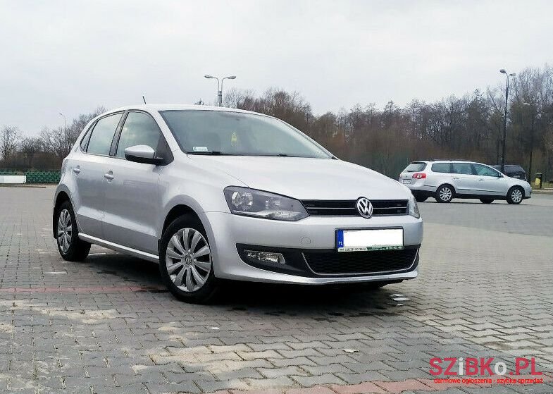 2011' Volkswagen Polo photo #1