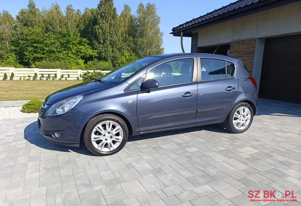 2009' Opel Corsa 1.4 16V Cosmo photo #2