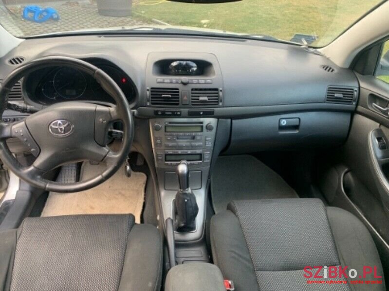 2003' Toyota Avensis photo #5
