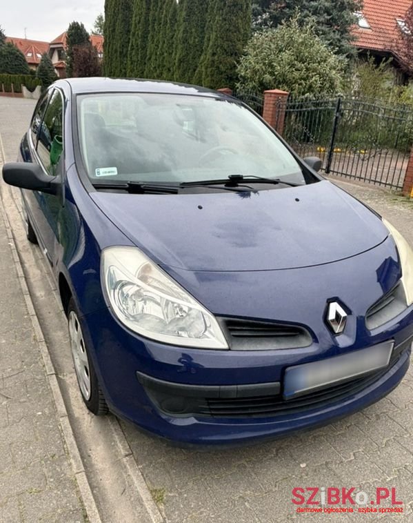 2009' Renault Clio photo #3