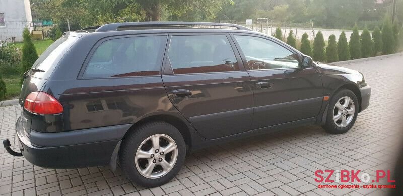 2002' Toyota Avensis photo #2