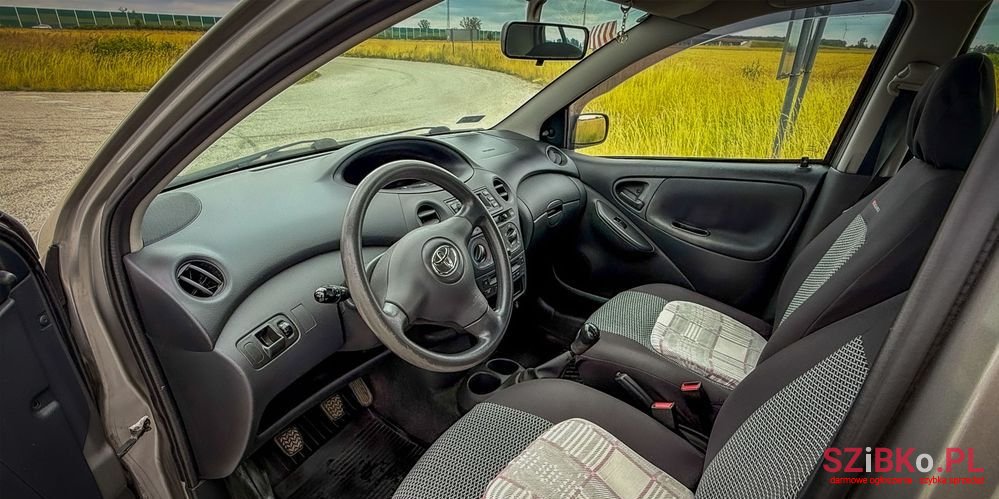 2004' Toyota Yaris 1.0 Base photo #3