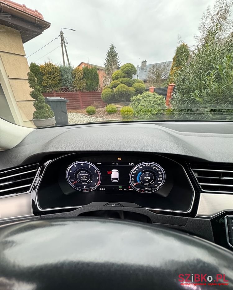 2015' Volkswagen Passat photo #4